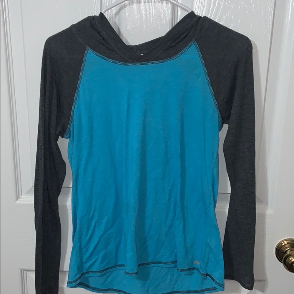 Avia: Long sleeve lightweight. Size M
